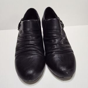 BareTraps Rallie Black Comfort Heels Slip On Ruched Buckle Shoes Women 8M
